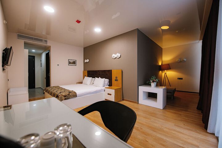 Room 6 of 61