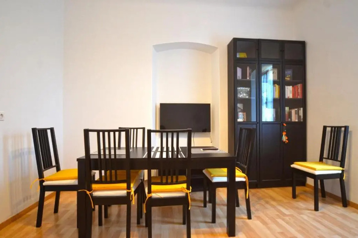 Room 4 of 12