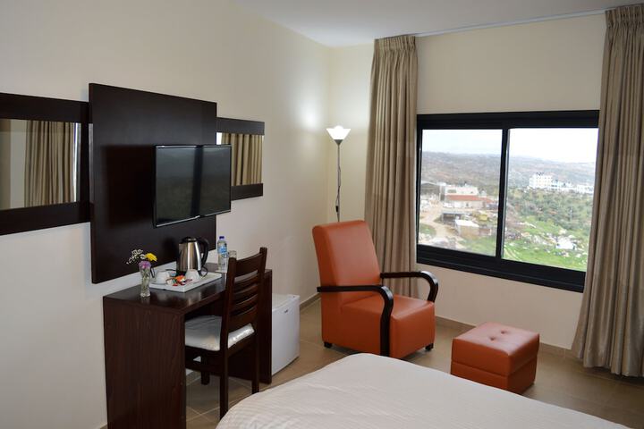 Room 48 of 107