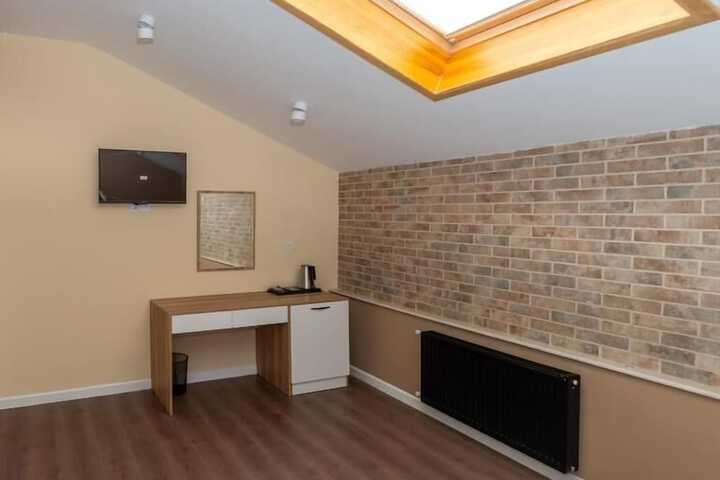 Room 8 of 34