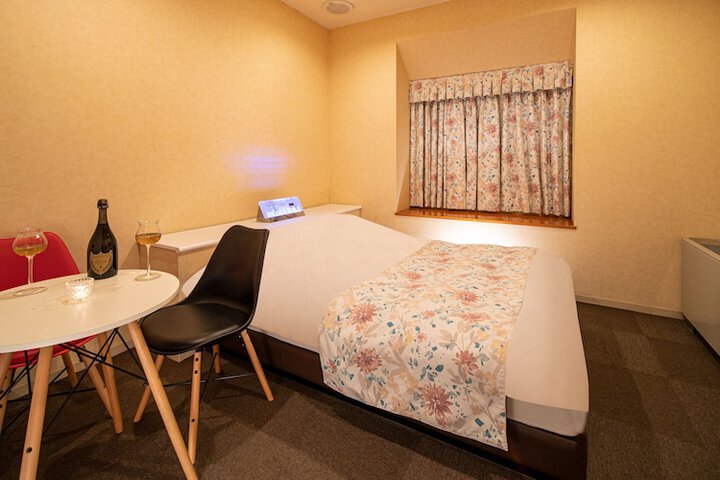 Room 9 of 36