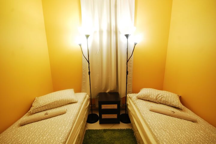 Room 26 of 100