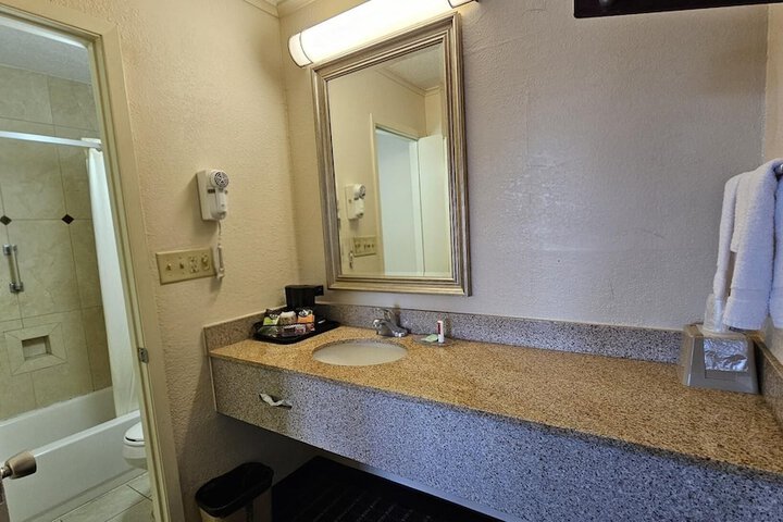 Room 62 of 82