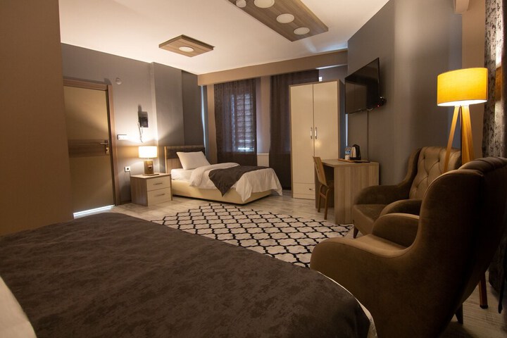 Room 9 of 24