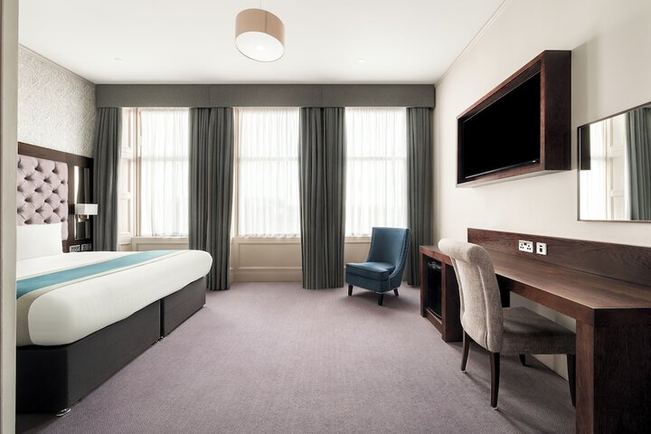 Room 32 of 60