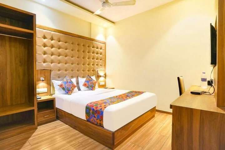 Room 3 of 10