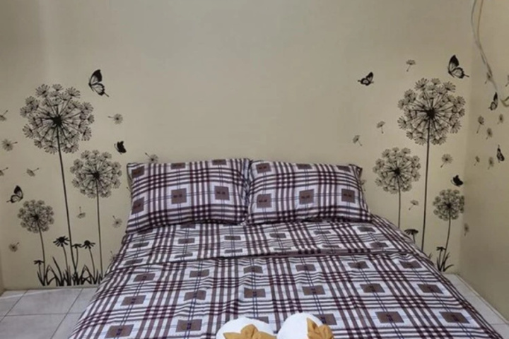 Room 4 of 12