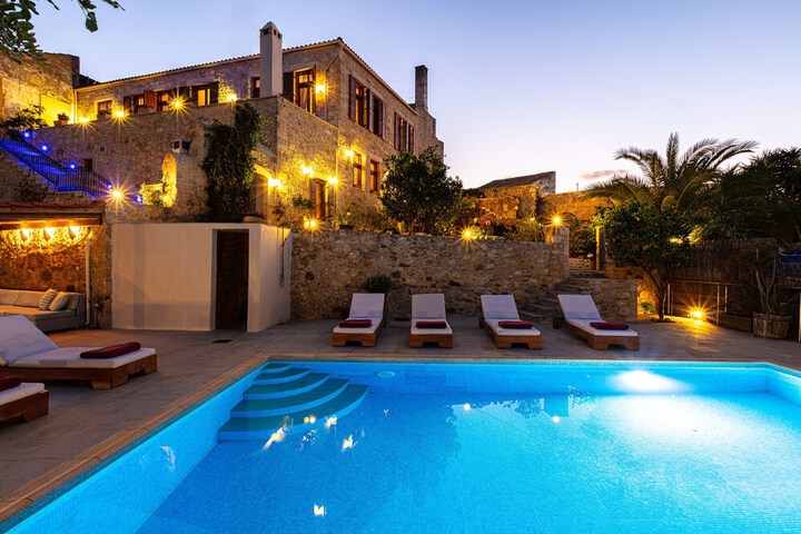 Pool 43 of 76