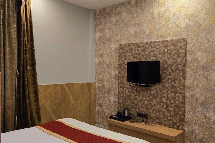 Avadh Sunshine Palace Hotel & Resort