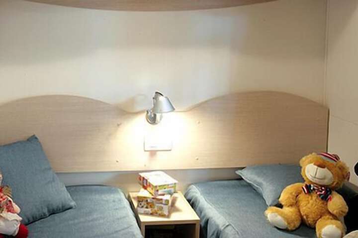 Room 2 of 27