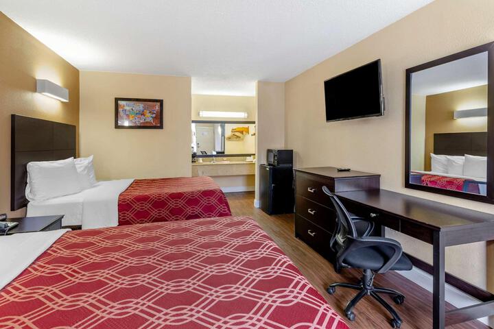 2 Double Beds (7 of 7)