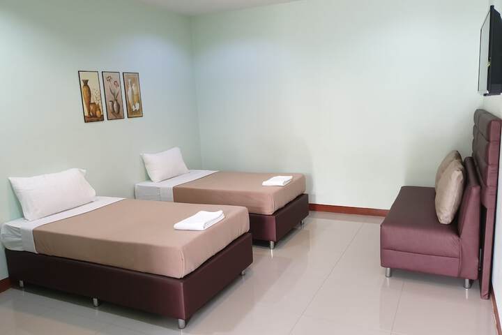 Room 11 of 34