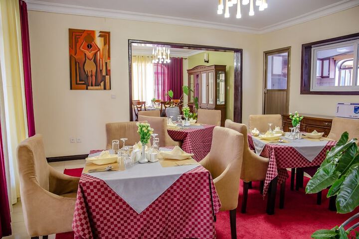Dining 63 of 98