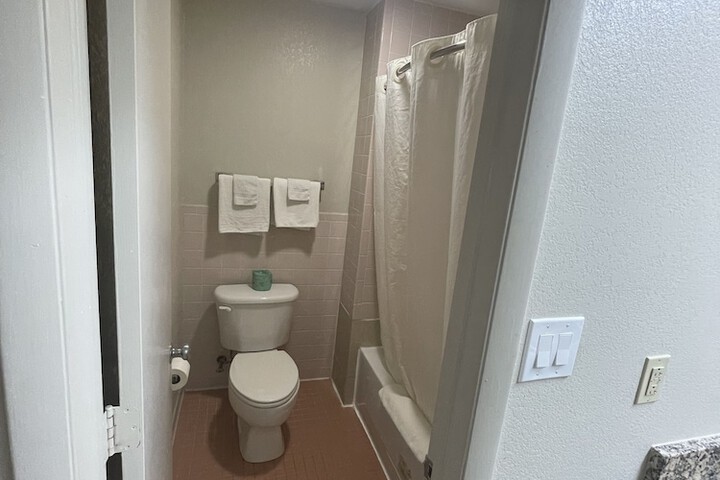 Deluxe Single Room (1 of 6)