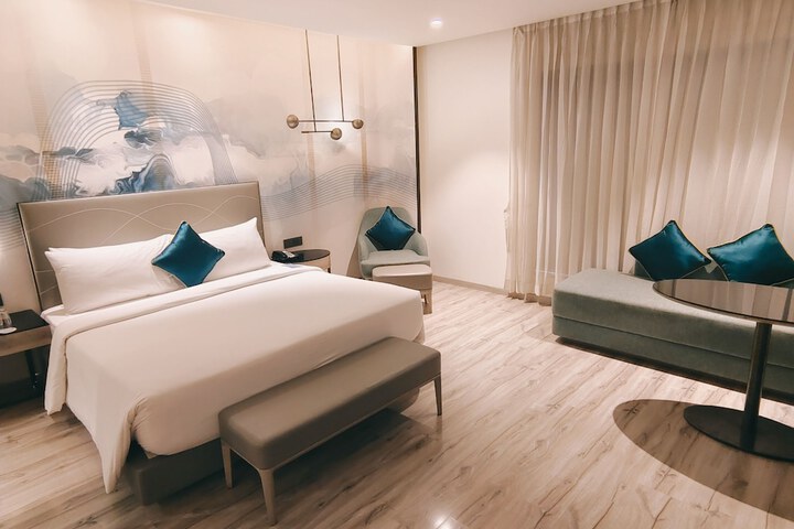 Room 13 of 29