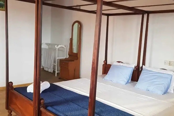 Room 2 of 9
