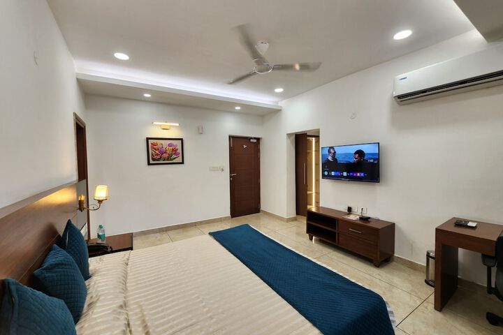 Room 6 of 14