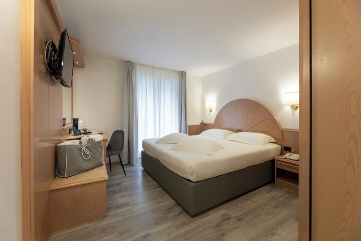 Room 44 of 180