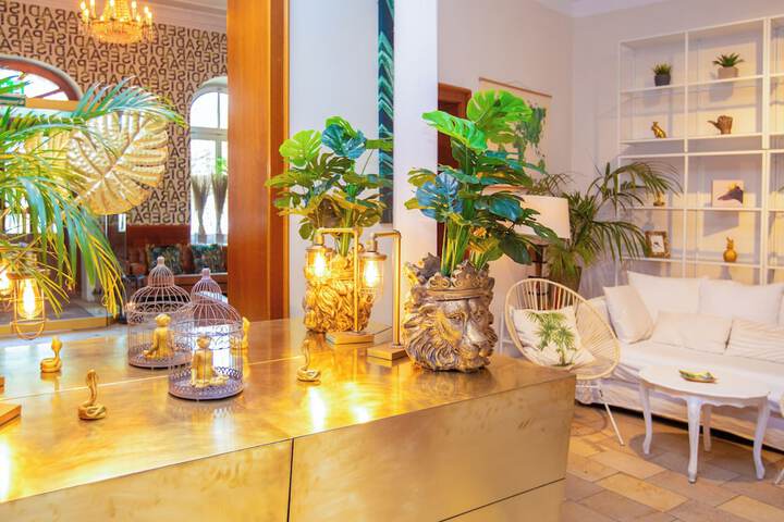 Entrance & Lobby