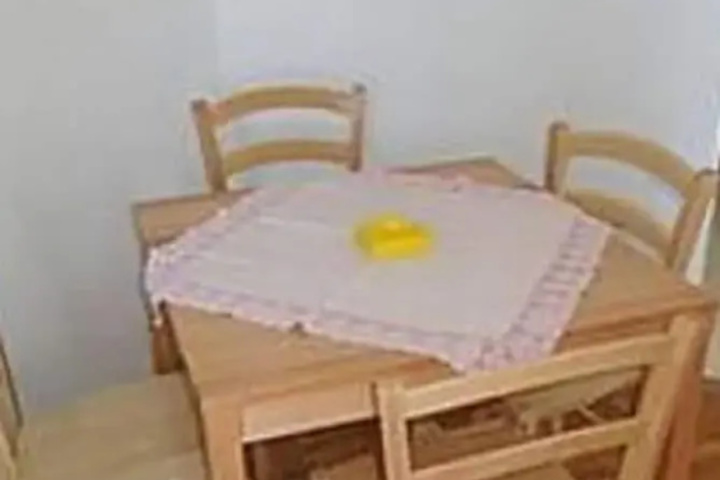 Room 3 of 8