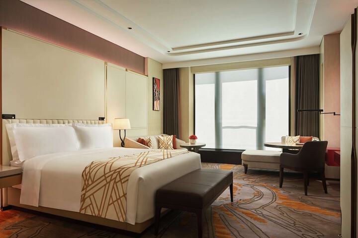 Room 35 of 104
