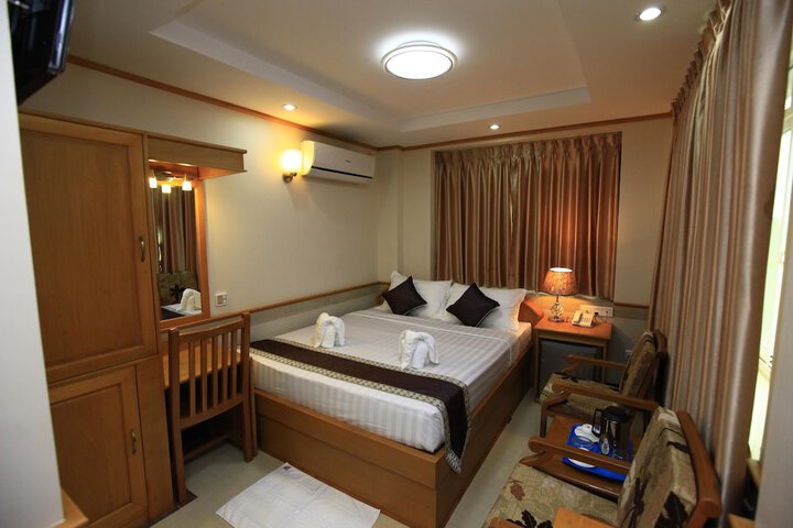 Room 5 of 23