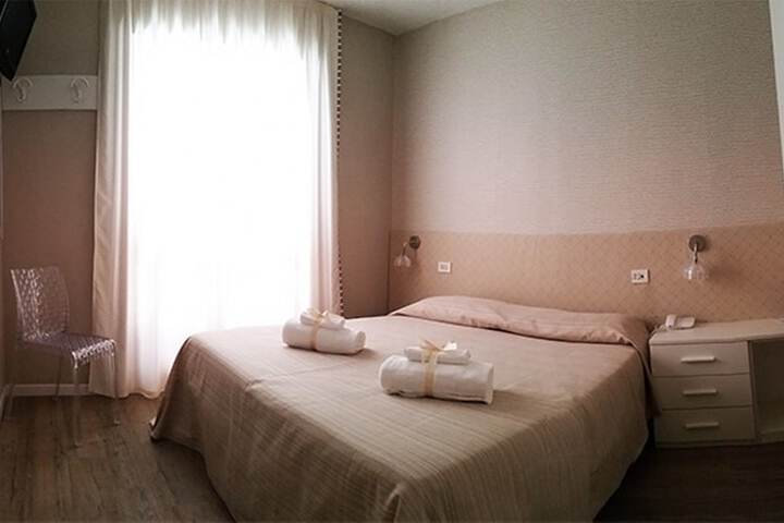 Room 3 of 32