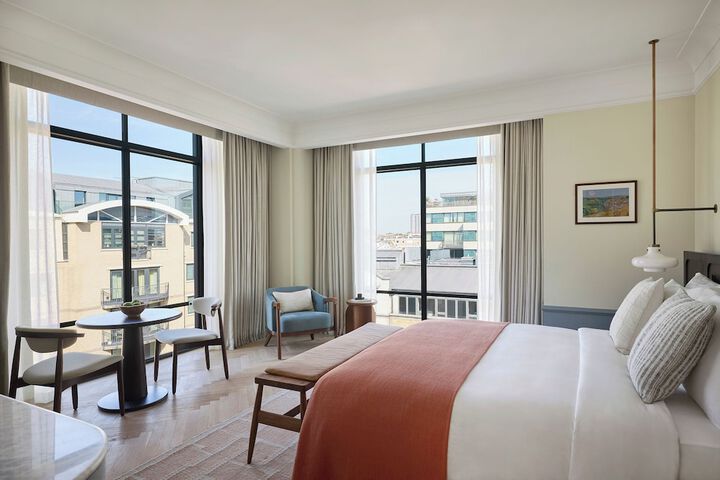 Room 10 of 77