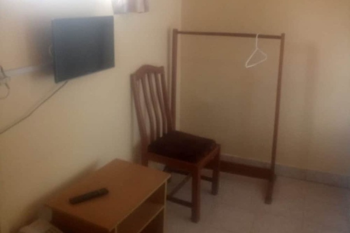 Room 7 of 12