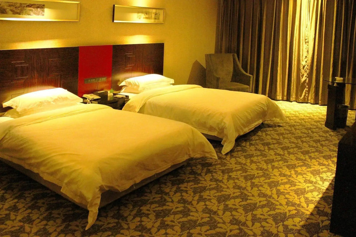 Room 5 of 10