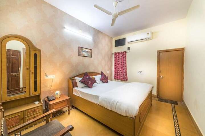 Room 10 of 21