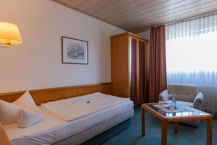 Room 33 of 93
