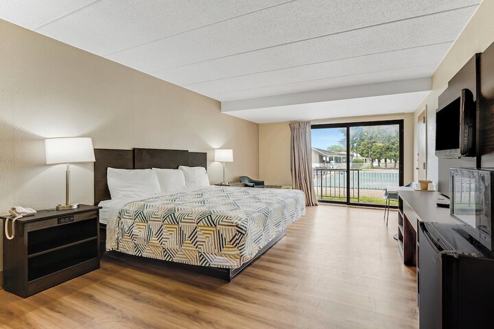 Room 7 of 27