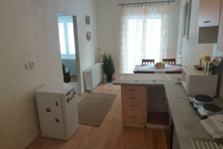 Room 7 of 9