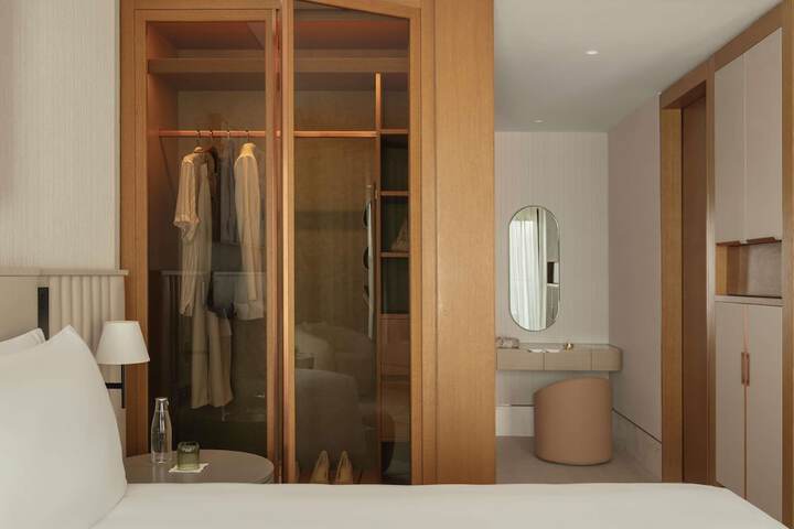 Room 40 of 224