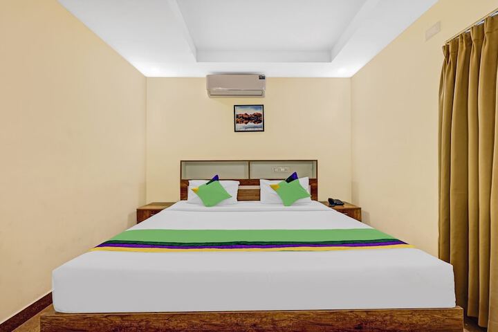 Room 11 of 22