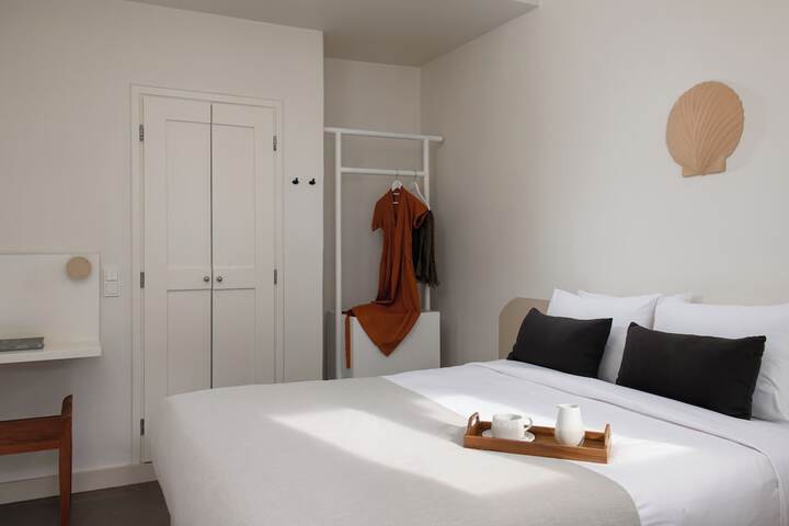 Room 6 of 24