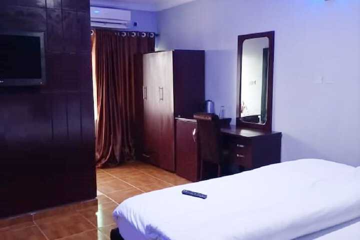 Room 30 of 51