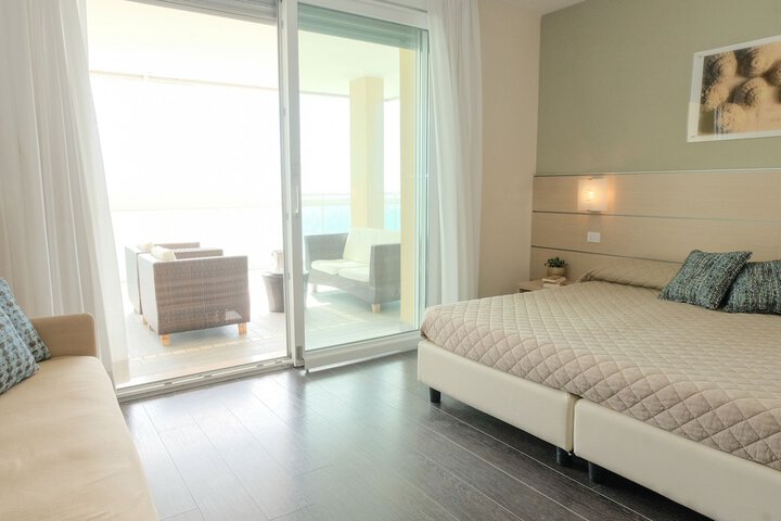 Room 51 of 154