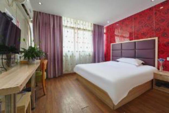 Room 4 of 6