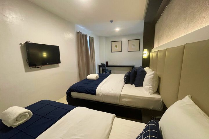 Room 9 of 38
