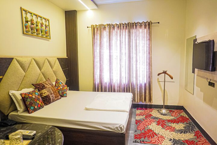 Room 6 of 17