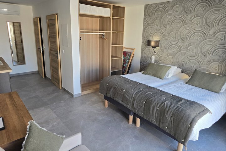 Room 19 of 128