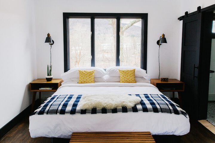 1 King Bed (14 of 18)
