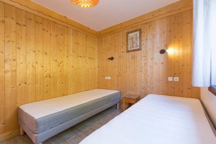 Room 13 of 162