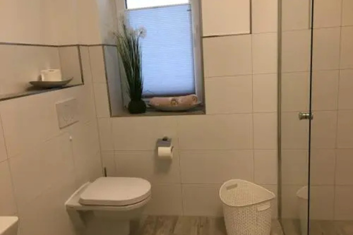 Room 9 of 18