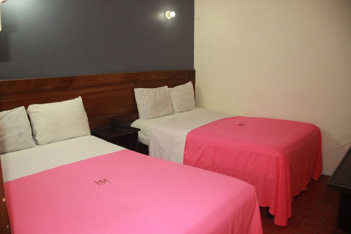 Room 6 of 8
