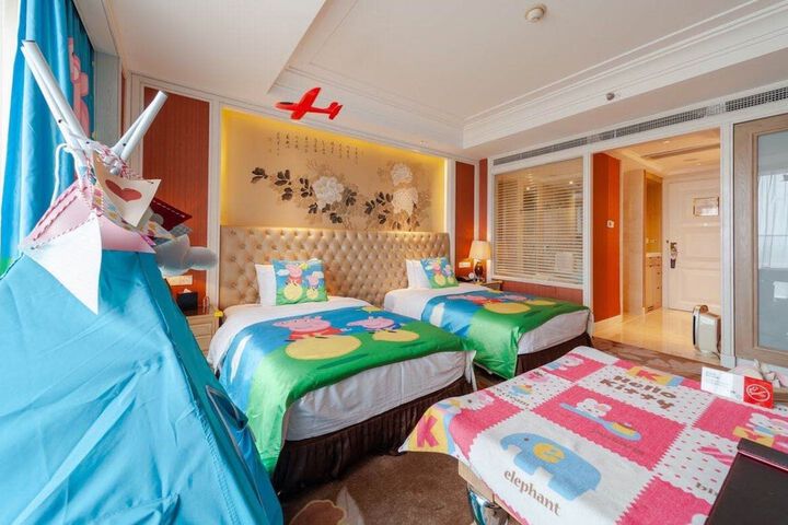 Room 7 of 32