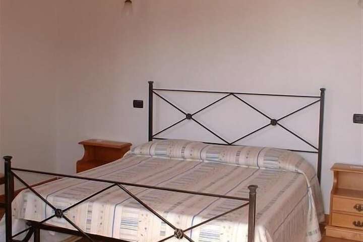 Room 4 of 18