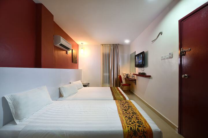 Room 3 of 32